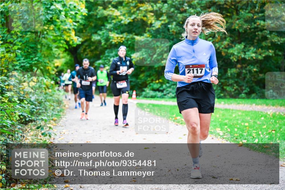12.10.2025 - Bramfelder Halbmarathon 2025 Dr. Thomas Lammeyer http://msf.ph/oto/9354481 12.10.2025 10:50:23 Laufen 2117 meine-sportfotos.de