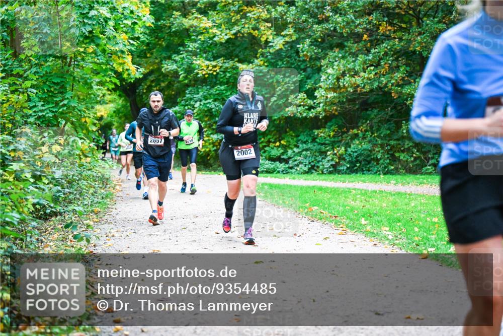 12.10.2025 - Bramfelder Halbmarathon 2025 Dr. Thomas Lammeyer http://msf.ph/oto/9354485 12.10.2025 10:50:24 Laufen 2657, 2, 18, 2002 meine-sportfotos.de