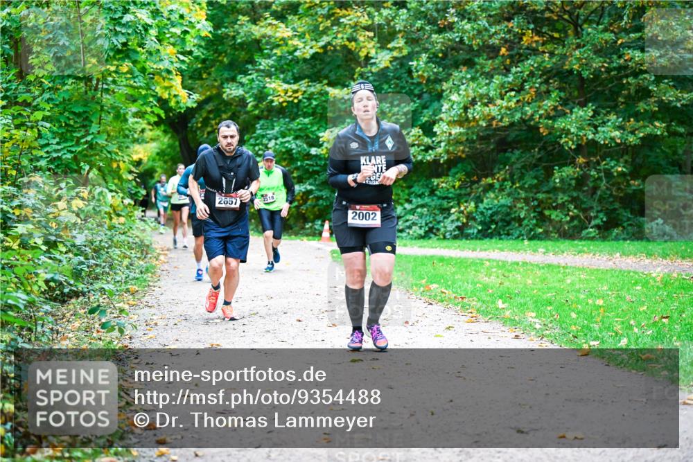12.10.2025 - Bramfelder Halbmarathon 2025 Dr. Thomas Lammeyer http://msf.ph/oto/9354488 12.10.2025 10:50:24 Laufen 2657, 2518, 2002 meine-sportfotos.de
