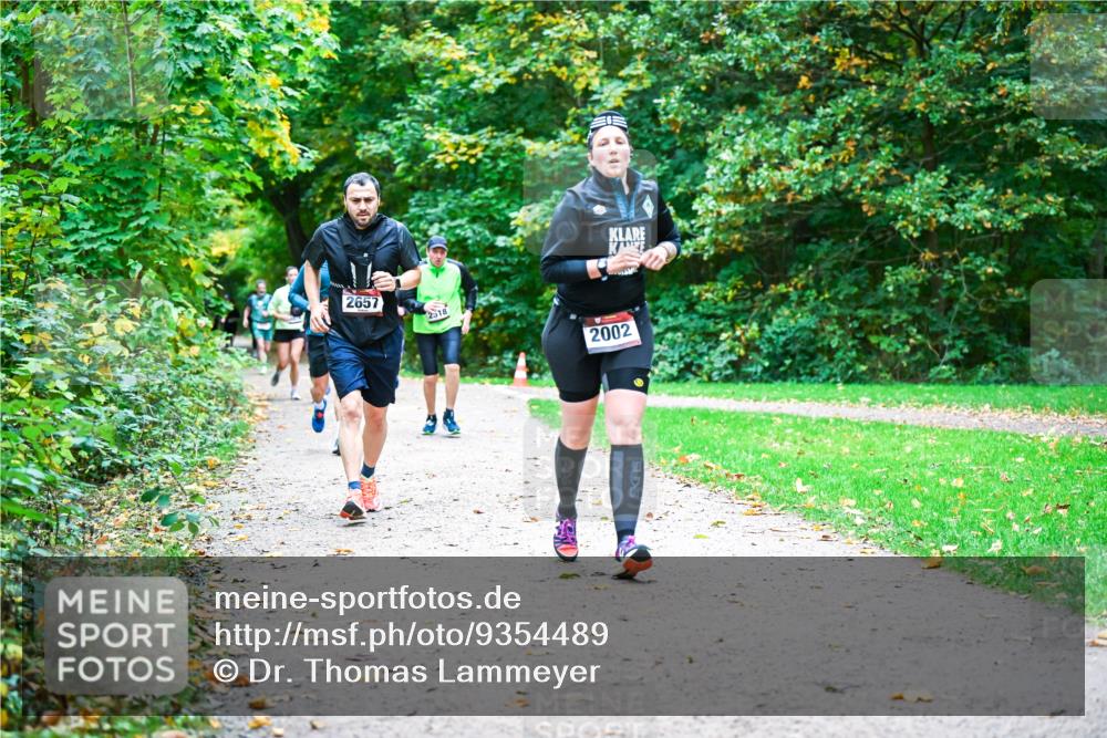 12.10.2025 - Bramfelder Halbmarathon 2025 Dr. Thomas Lammeyer http://msf.ph/oto/9354489 12.10.2025 10:50:24 Laufen 2657, 2518, 2002 meine-sportfotos.de