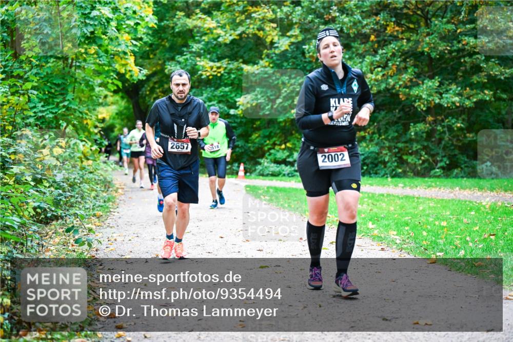 12.10.2025 - Bramfelder Halbmarathon 2025 Dr. Thomas Lammeyer http://msf.ph/oto/9354494 12.10.2025 10:50:25 Laufen 2657, 518, 2002 meine-sportfotos.de