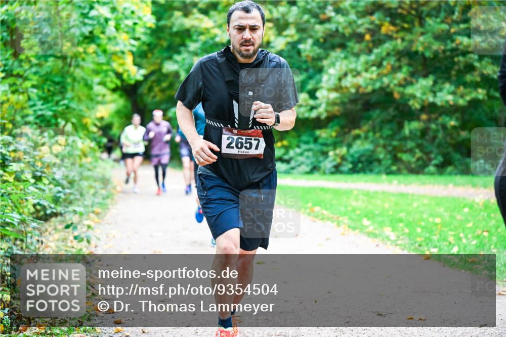 12.10.2025 - Bramfelder Halbmarathon 2025 Dr. Thomas Lammeyer http://msf.ph/oto/9354504 12.10.2025 10:50:26 Laufen 2657 meine-sportfotos.de