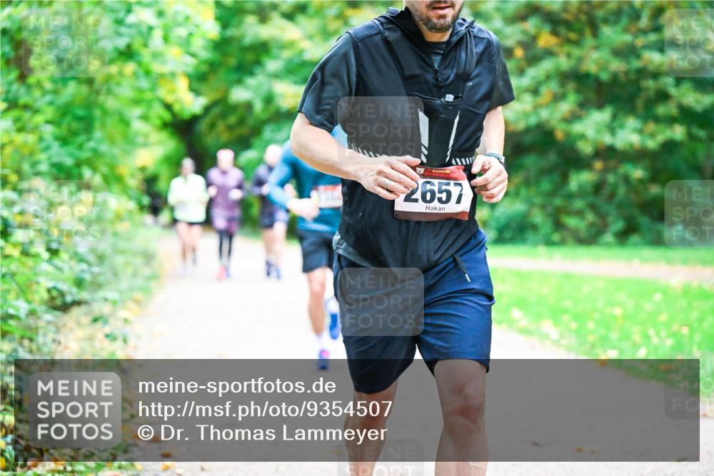 12.10.2025 - Bramfelder Halbmarathon 2025 Dr. Thomas Lammeyer http://msf.ph/oto/9354507 12.10.2025 10:50:27 Laufen 2657 meine-sportfotos.de