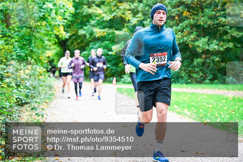 12.10.2025 - Bramfelder Halbmarathon 2025 Dr. Thomas Lammeyer http://msf.ph/oto/9354510 12.10.2025 10:50:28 Laufen 2352 meine-sportfotos.de