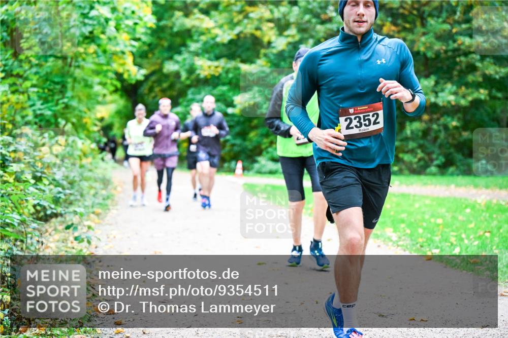 12.10.2025 - Bramfelder Halbmarathon 2025 Dr. Thomas Lammeyer http://msf.ph/oto/9354511 12.10.2025 10:50:28 Laufen 2352 meine-sportfotos.de