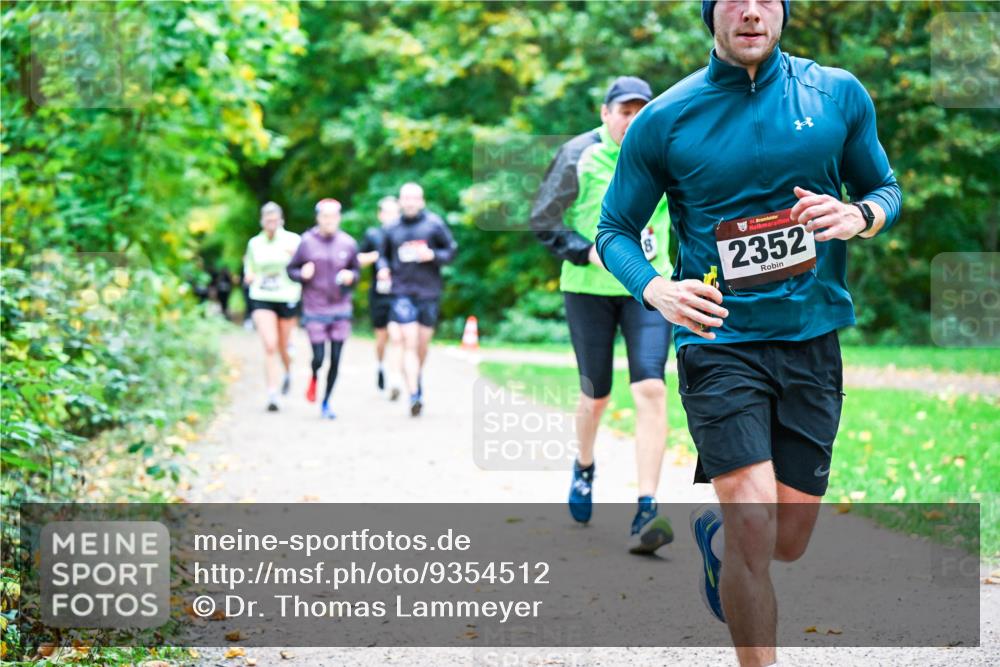 12.10.2025 - Bramfelder Halbmarathon 2025 Dr. Thomas Lammeyer http://msf.ph/oto/9354512 12.10.2025 10:50:28 Laufen 34, 2352 meine-sportfotos.de