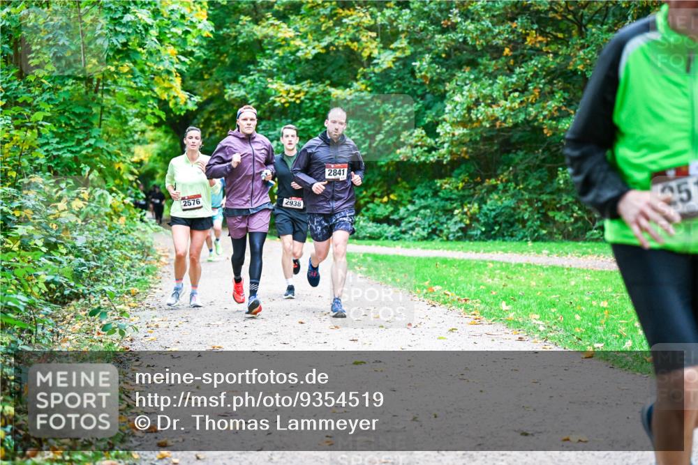 12.10.2025 - Bramfelder Halbmarathon 2025 Dr. Thomas Lammeyer http://msf.ph/oto/9354519 12.10.2025 10:50:29 Laufen 2576, 2938, 2841, 25 meine-sportfotos.de