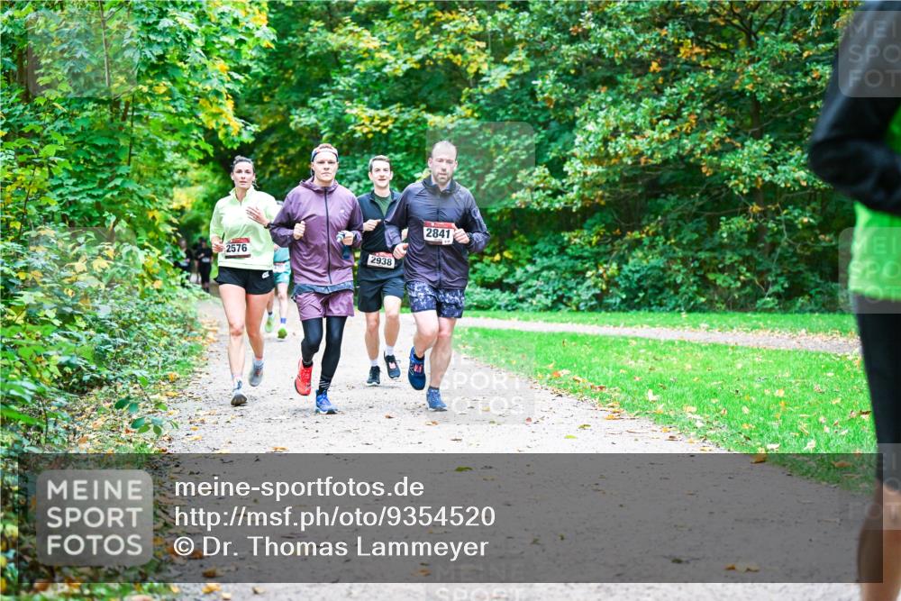 12.10.2025 - Bramfelder Halbmarathon 2025 Dr. Thomas Lammeyer http://msf.ph/oto/9354520 12.10.2025 10:50:30 Laufen 2576, 2938, 2841 meine-sportfotos.de