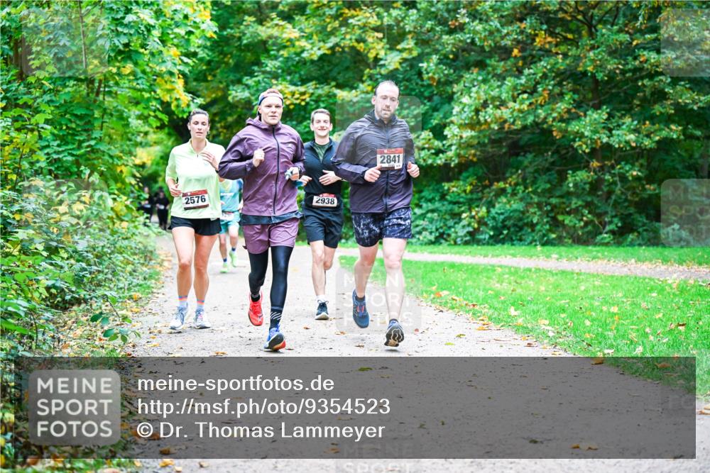 12.10.2025 - Bramfelder Halbmarathon 2025 Dr. Thomas Lammeyer http://msf.ph/oto/9354523 12.10.2025 10:50:30 Laufen 2576, 2938, 2841 meine-sportfotos.de