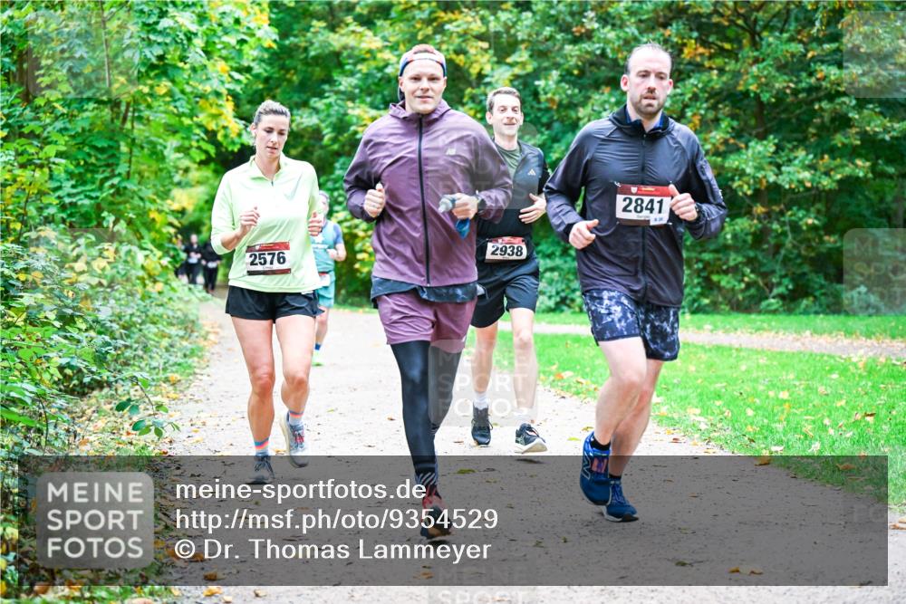 12.10.2025 - Bramfelder Halbmarathon 2025 Dr. Thomas Lammeyer http://msf.ph/oto/9354529 12.10.2025 10:50:31 Laufen 2938, 2576, 2841 meine-sportfotos.de