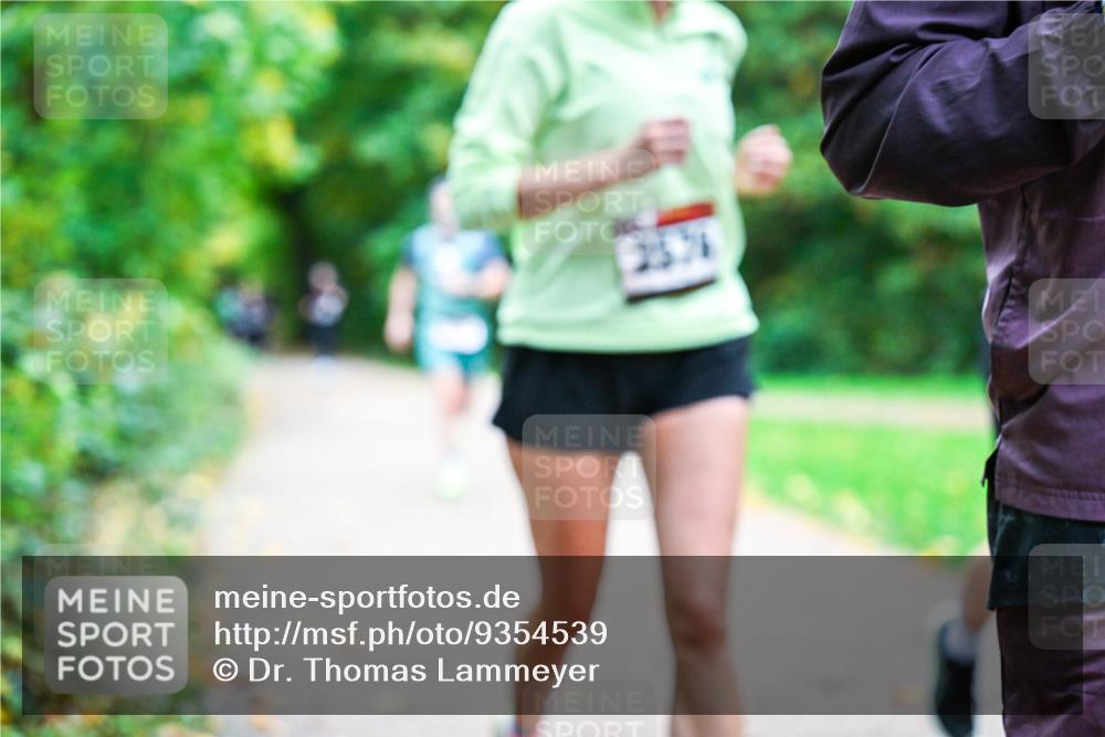 12.10.2025 - Bramfelder Halbmarathon 2025 Dr. Thomas Lammeyer http://msf.ph/oto/9354539 12.10.2025 10:50:33 Laufen 2371 meine-sportfotos.de
