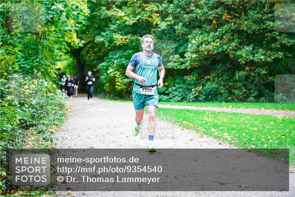 12.10.2025 - Bramfelder Halbmarathon 2025 Dr. Thomas Lammeyer http://msf.ph/oto/9354540 12.10.2025 10:50:34 Laufen 2330 meine-sportfotos.de