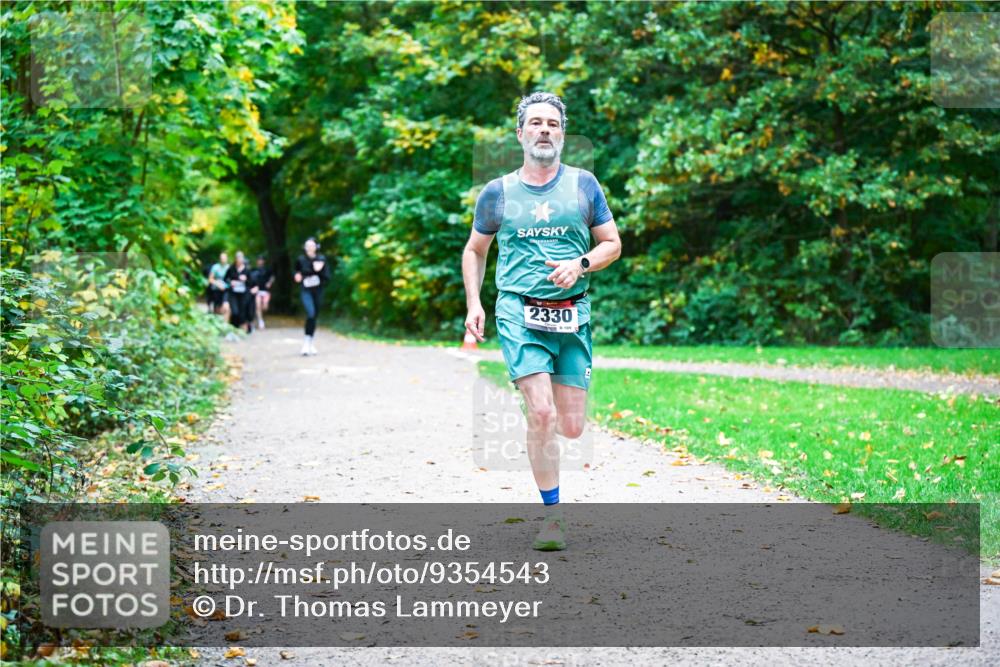 12.10.2025 - Bramfelder Halbmarathon 2025 Dr. Thomas Lammeyer http://msf.ph/oto/9354543 12.10.2025 10:50:34 Laufen 2330, 109 meine-sportfotos.de