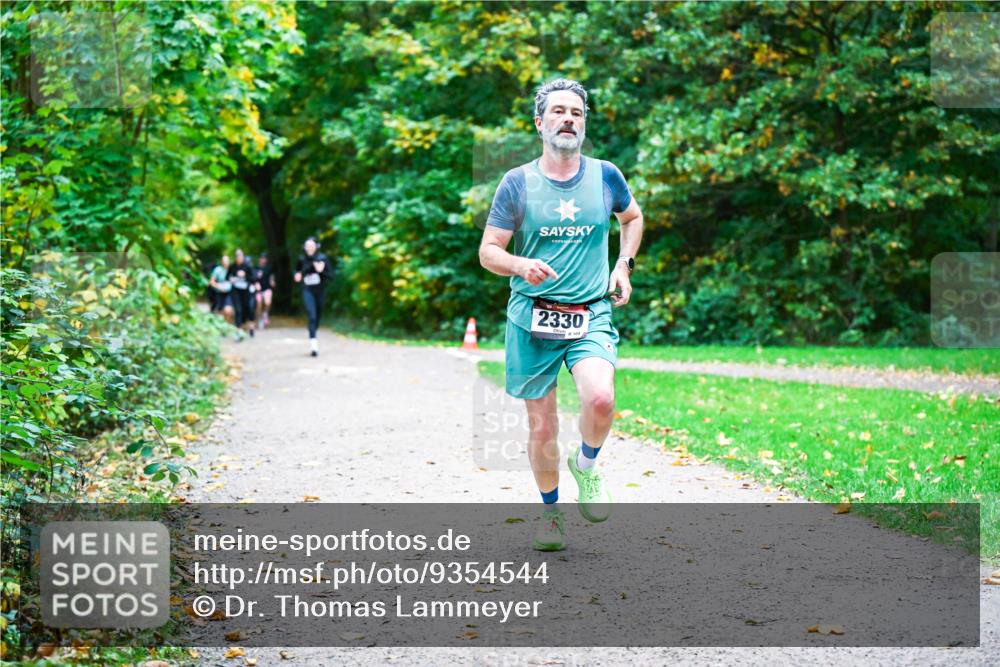 12.10.2025 - Bramfelder Halbmarathon 2025 Dr. Thomas Lammeyer http://msf.ph/oto/9354544 12.10.2025 10:50:34 Laufen 2330 meine-sportfotos.de
