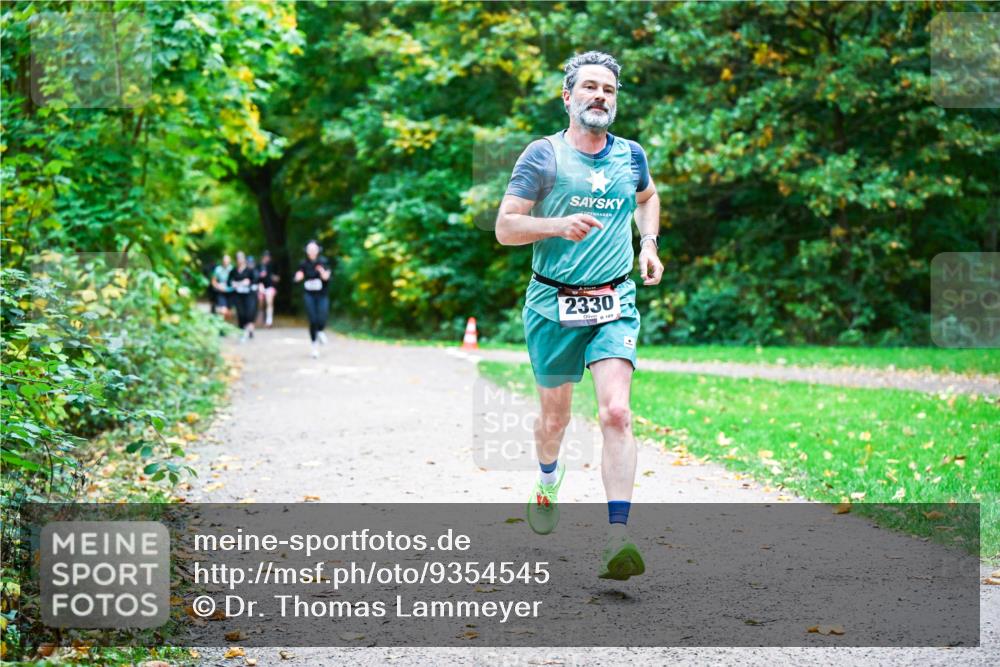 12.10.2025 - Bramfelder Halbmarathon 2025 Dr. Thomas Lammeyer http://msf.ph/oto/9354545 12.10.2025 10:50:35 Laufen 2330, 109 meine-sportfotos.de