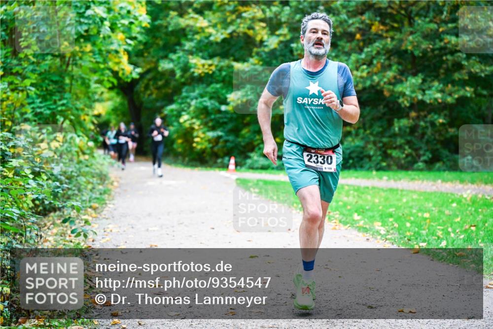 12.10.2025 - Bramfelder Halbmarathon 2025 Dr. Thomas Lammeyer http://msf.ph/oto/9354547 12.10.2025 10:50:35 Laufen 2330, 109 meine-sportfotos.de