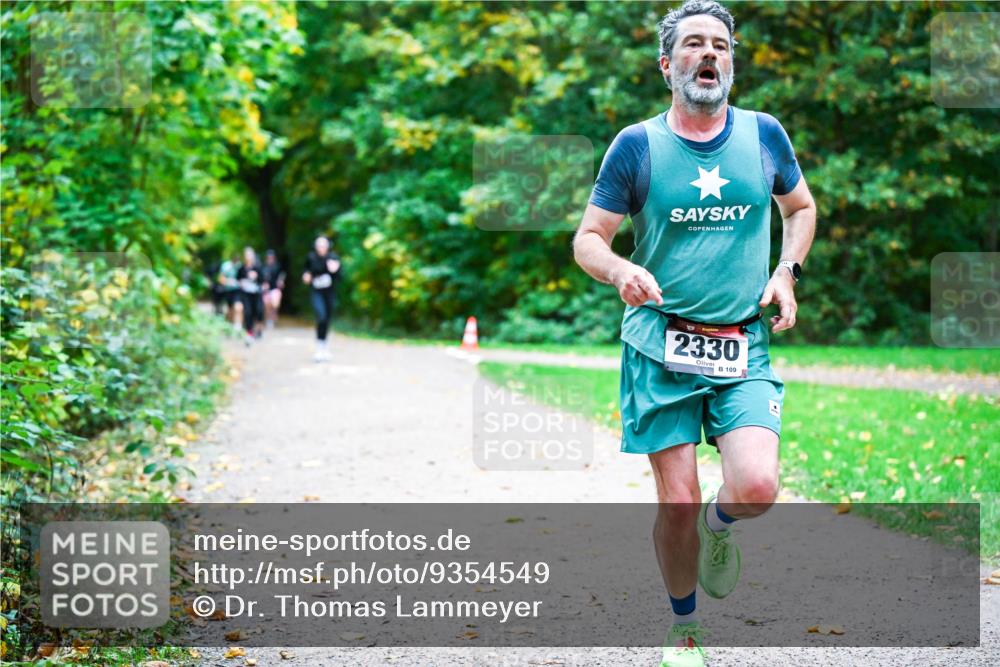 12.10.2025 - Bramfelder Halbmarathon 2025 Dr. Thomas Lammeyer http://msf.ph/oto/9354549 12.10.2025 10:50:35 Laufen 2330, 109 meine-sportfotos.de