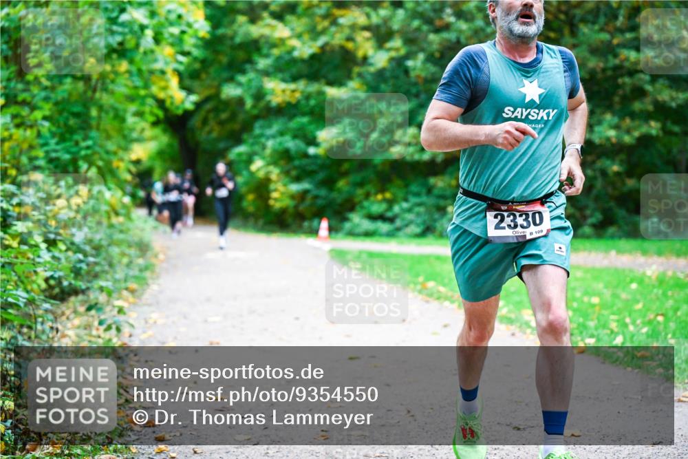 12.10.2025 - Bramfelder Halbmarathon 2025 Dr. Thomas Lammeyer http://msf.ph/oto/9354550 12.10.2025 10:50:35 Laufen 2330, 109 meine-sportfotos.de