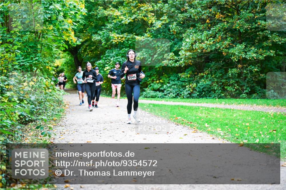 12.10.2025 - Bramfelder Halbmarathon 2025 Dr. Thomas Lammeyer http://msf.ph/oto/9354572 12.10.2025 10:50:41 Laufen 2058, 801, 2045 meine-sportfotos.de