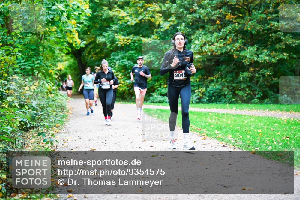 12.10.2025 - Bramfelder Halbmarathon 2025 Dr. Thomas Lammeyer http://msf.ph/oto/9354575 12.10.2025 10:50:43 Laufen 2058, 2045 meine-sportfotos.de