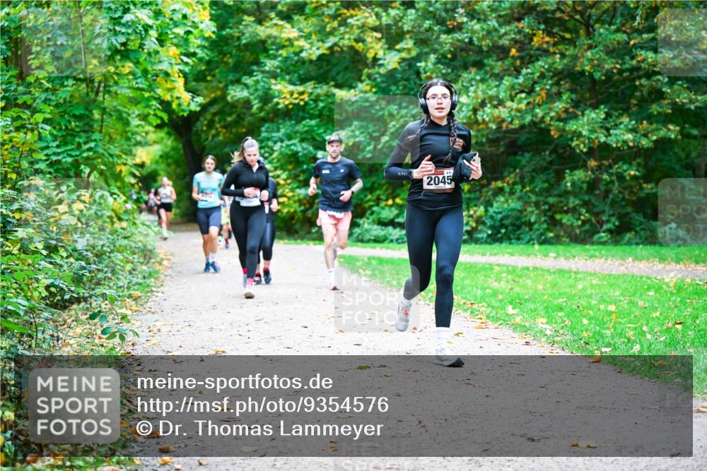 12.10.2025 - Bramfelder Halbmarathon 2025 Dr. Thomas Lammeyer http://msf.ph/oto/9354576 12.10.2025 10:50:43 Laufen 2045 meine-sportfotos.de