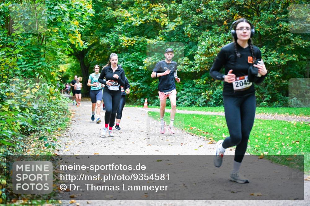 12.10.2025 - Bramfelder Halbmarathon 2025 Dr. Thomas Lammeyer http://msf.ph/oto/9354581 12.10.2025 10:50:44 Laufen 58, 2045 meine-sportfotos.de