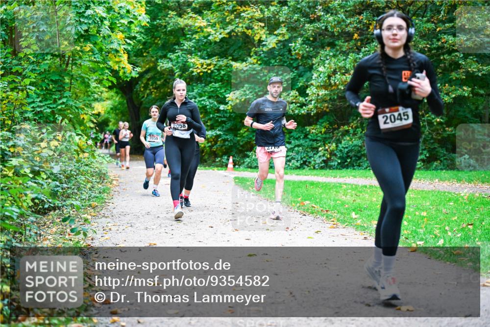 12.10.2025 - Bramfelder Halbmarathon 2025 Dr. Thomas Lammeyer http://msf.ph/oto/9354582 12.10.2025 10:50:44 Laufen 2055, 2058, 2045, 2715 meine-sportfotos.de