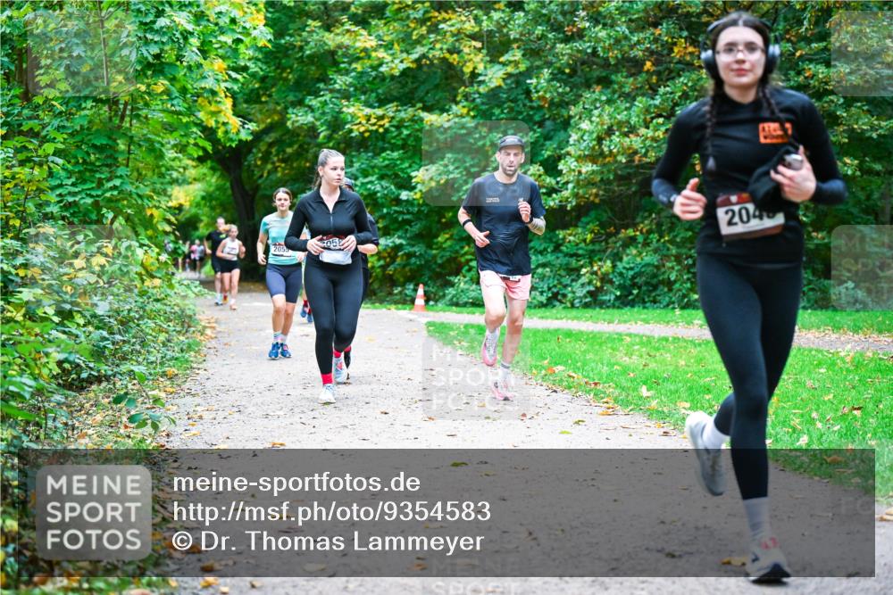 12.10.2025 - Bramfelder Halbmarathon 2025 Dr. Thomas Lammeyer http://msf.ph/oto/9354583 12.10.2025 10:50:44 Laufen 205, 204 meine-sportfotos.de