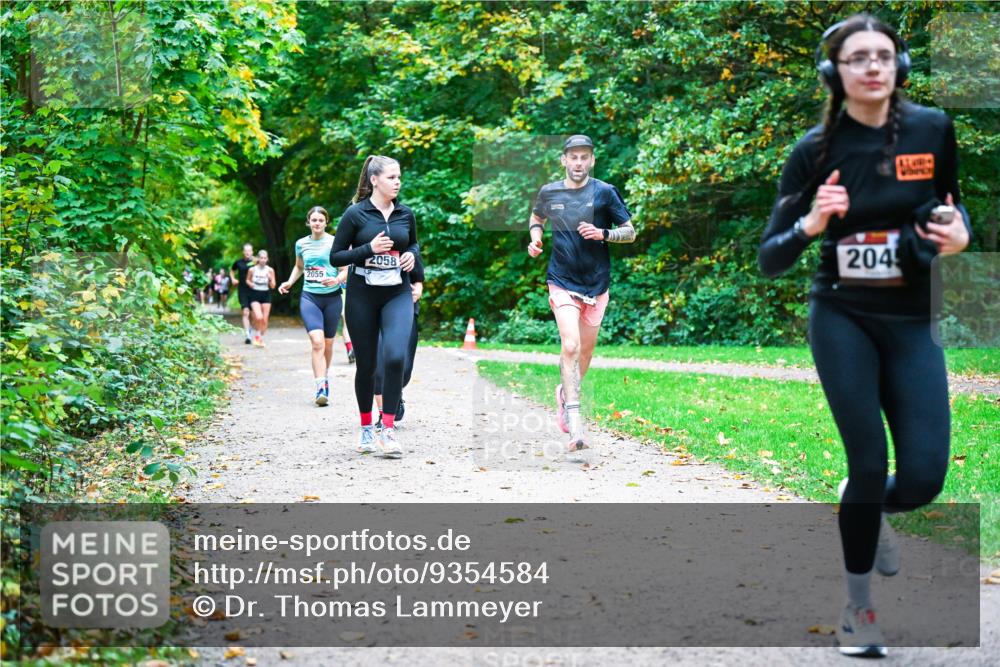 12.10.2025 - Bramfelder Halbmarathon 2025 Dr. Thomas Lammeyer http://msf.ph/oto/9354584 12.10.2025 10:50:44 Laufen 2055, 2058, 204 meine-sportfotos.de