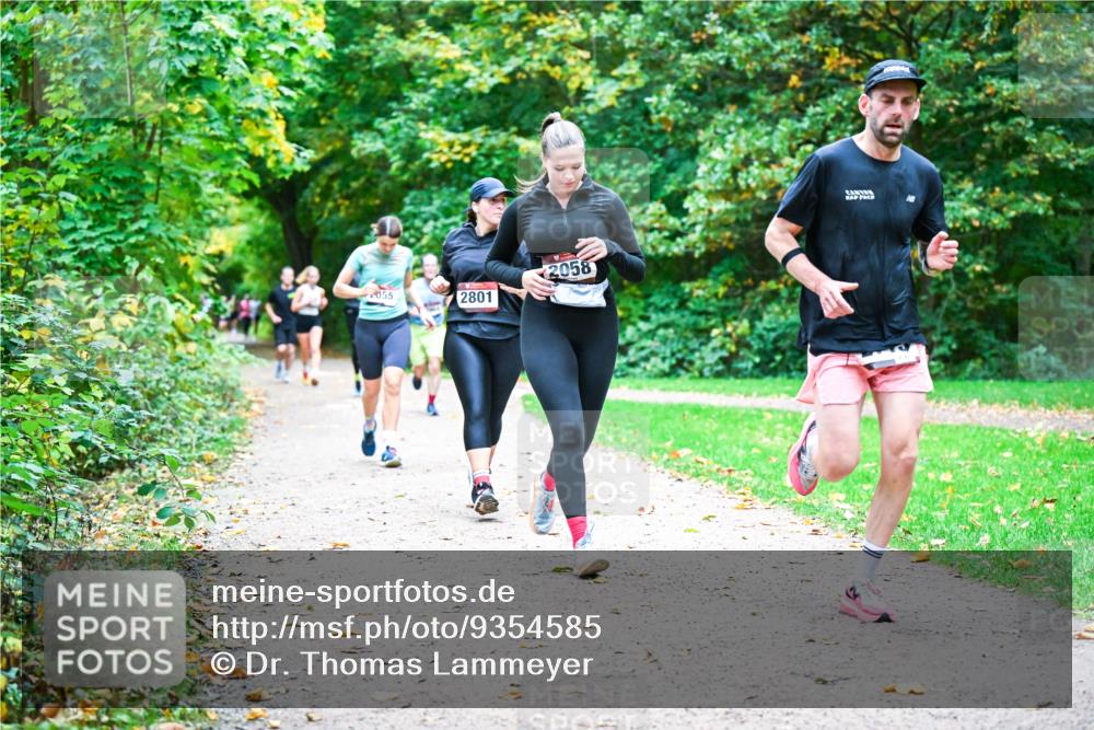 12.10.2025 - Bramfelder Halbmarathon 2025 Dr. Thomas Lammeyer http://msf.ph/oto/9354585 12.10.2025 10:50:45 Laufen 055, 2801, 2058 meine-sportfotos.de