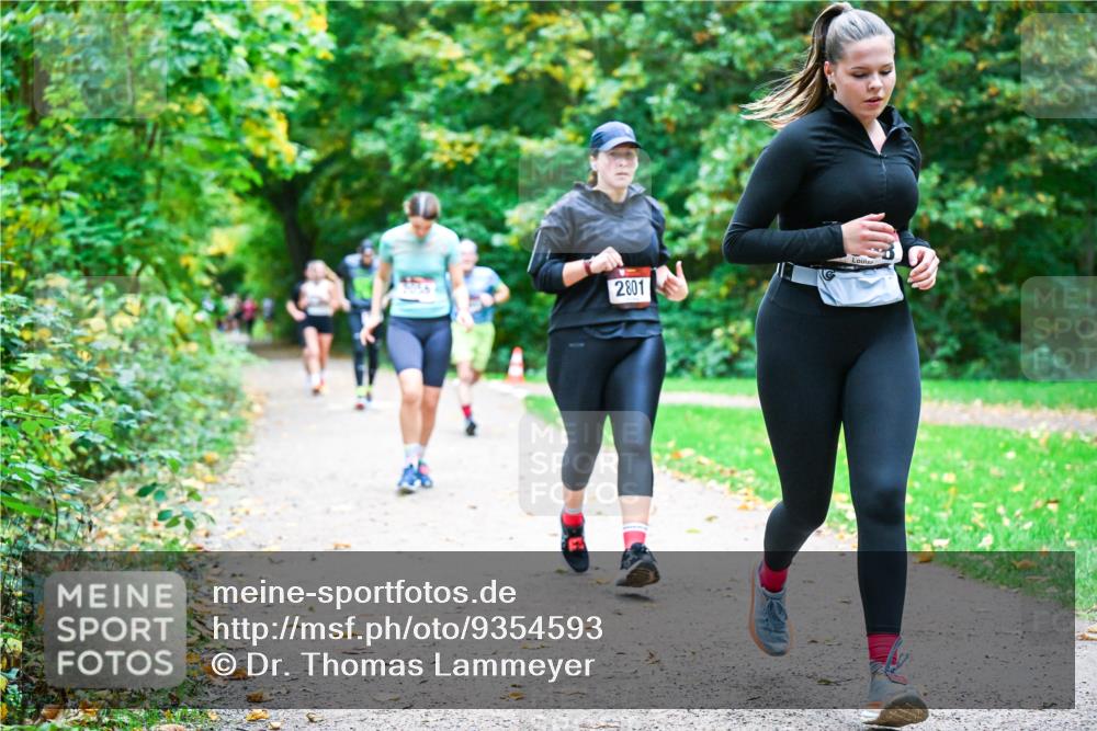12.10.2025 - Bramfelder Halbmarathon 2025 Dr. Thomas Lammeyer http://msf.ph/oto/9354593 12.10.2025 10:50:46 Laufen 2801 meine-sportfotos.de