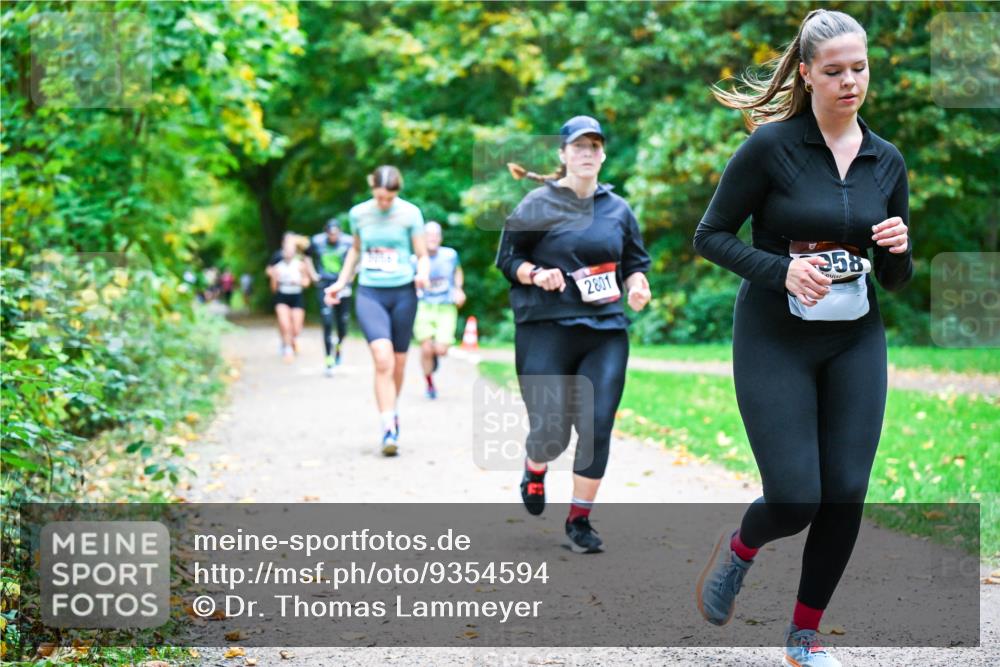 12.10.2025 - Bramfelder Halbmarathon 2025 Dr. Thomas Lammeyer http://msf.ph/oto/9354594 12.10.2025 10:50:47 Laufen 156, 2801, 358 meine-sportfotos.de