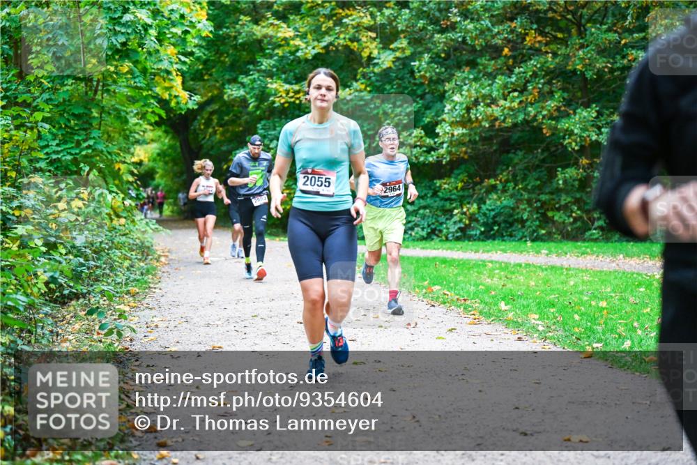 12.10.2025 - Bramfelder Halbmarathon 2025 Dr. Thomas Lammeyer http://msf.ph/oto/9354604 12.10.2025 10:50:48 Laufen 2009, 2055, 2964 meine-sportfotos.de
