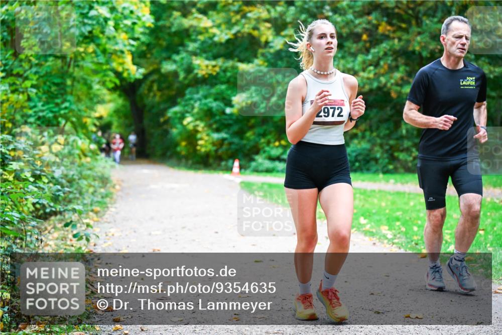 12.10.2025 - Bramfelder Halbmarathon 2025 Dr. Thomas Lammeyer http://msf.ph/oto/9354635 12.10.2025 10:50:55 Laufen 2972 meine-sportfotos.de