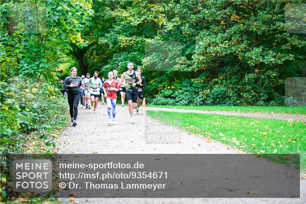 12.10.2025 - Bramfelder Halbmarathon 2025 Dr. Thomas Lammeyer http://msf.ph/oto/9354671 12.10.2025 10:51:05 Laufen 2243, 2751, 2962, 2549 meine-sportfotos.de