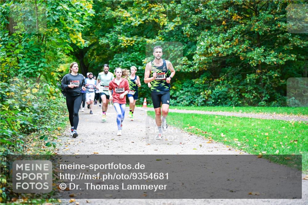 12.10.2025 - Bramfelder Halbmarathon 2025 Dr. Thomas Lammeyer http://msf.ph/oto/9354681 12.10.2025 10:51:07 Laufen 2243, 2751, 2042, 175, 4, 2962 meine-sportfotos.de