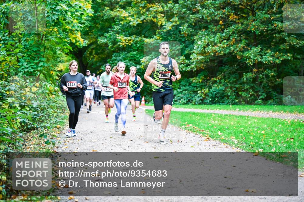 12.10.2025 - Bramfelder Halbmarathon 2025 Dr. Thomas Lammeyer http://msf.ph/oto/9354683 12.10.2025 10:51:07 Laufen 2243, 275, 2042, 2962 meine-sportfotos.de