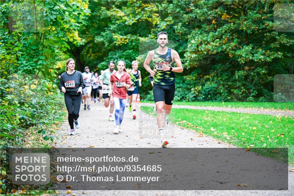 12.10.2025 - Bramfelder Halbmarathon 2025 Dr. Thomas Lammeyer http://msf.ph/oto/9354685 12.10.2025 10:51:07 Laufen 2243, 20, 175, 29 meine-sportfotos.de