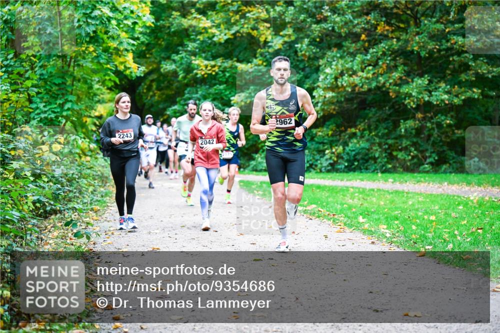 12.10.2025 - Bramfelder Halbmarathon 2025 Dr. Thomas Lammeyer http://msf.ph/oto/9354686 12.10.2025 10:51:07 Laufen 2243, 2042, 2175, 2962 meine-sportfotos.de