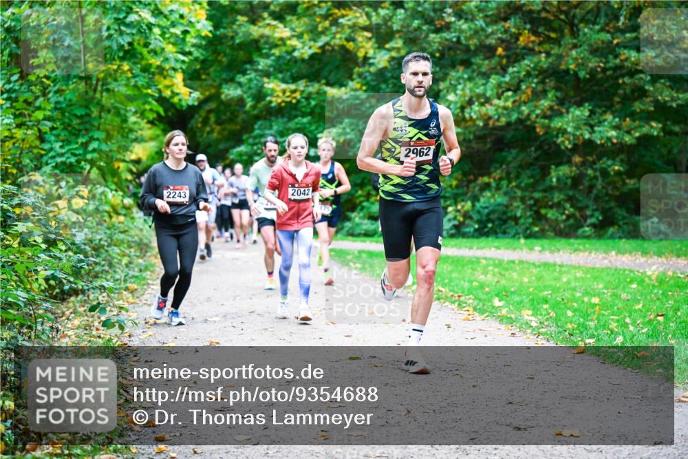 12.10.2025 - Bramfelder Halbmarathon 2025 Dr. Thomas Lammeyer http://msf.ph/oto/9354688 12.10.2025 10:51:08 Laufen 2243, 2042, 2962 meine-sportfotos.de