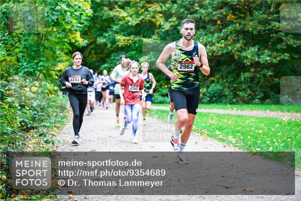 12.10.2025 - Bramfelder Halbmarathon 2025 Dr. Thomas Lammeyer http://msf.ph/oto/9354689 12.10.2025 10:51:08 Laufen 2243, 2042, 2962 meine-sportfotos.de