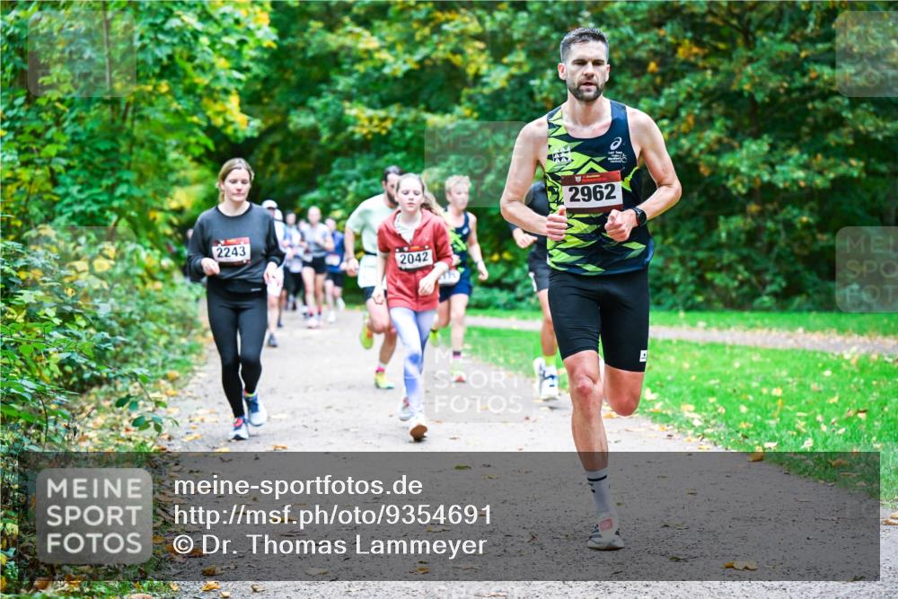 12.10.2025 - Bramfelder Halbmarathon 2025 Dr. Thomas Lammeyer http://msf.ph/oto/9354691 12.10.2025 10:51:08 Laufen 2243, 2042, 2962 meine-sportfotos.de