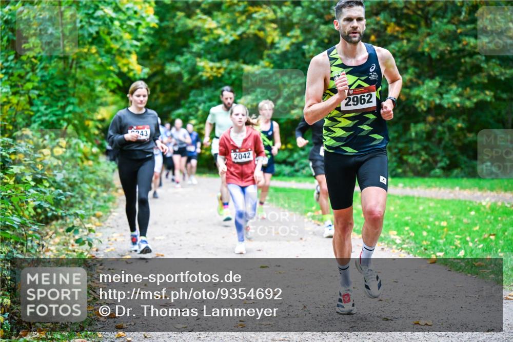12.10.2025 - Bramfelder Halbmarathon 2025 Dr. Thomas Lammeyer http://msf.ph/oto/9354692 12.10.2025 10:51:08 Laufen 243, 2042, 2962 meine-sportfotos.de