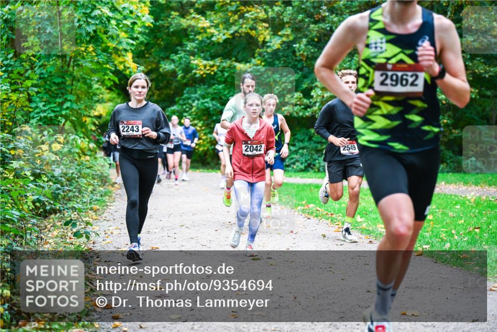 12.10.2025 - Bramfelder Halbmarathon 2025 Dr. Thomas Lammeyer http://msf.ph/oto/9354694 12.10.2025 10:51:09 Laufen 2243, 2042, 2549, 2962 meine-sportfotos.de
