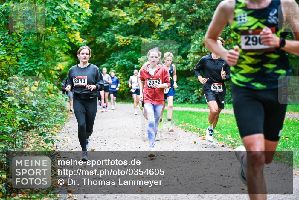 12.10.2025 - Bramfelder Halbmarathon 2025 Dr. Thomas Lammeyer http://msf.ph/oto/9354695 12.10.2025 10:51:09 Laufen 2243, 2042, 75, 2549, 290 meine-sportfotos.de