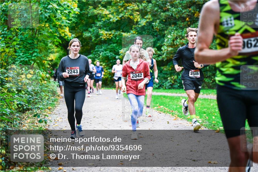 12.10.2025 - Bramfelder Halbmarathon 2025 Dr. Thomas Lammeyer http://msf.ph/oto/9354696 12.10.2025 10:51:09 Laufen 2243, 2042, 2549, 162 meine-sportfotos.de