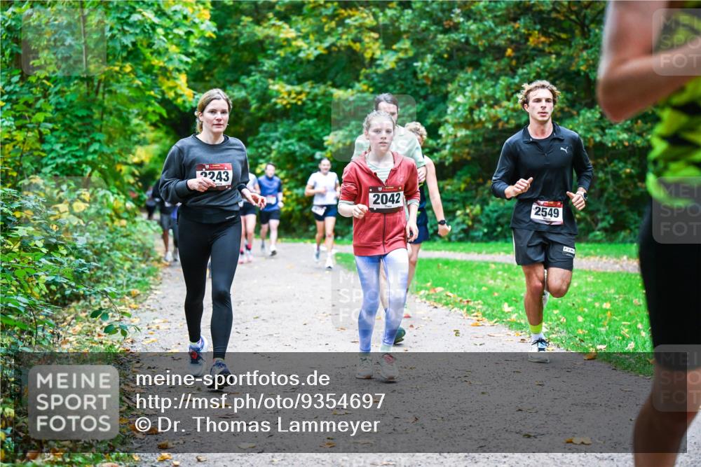 12.10.2025 - Bramfelder Halbmarathon 2025 Dr. Thomas Lammeyer http://msf.ph/oto/9354697 12.10.2025 10:51:09 Laufen 243, 2042, 2549 meine-sportfotos.de