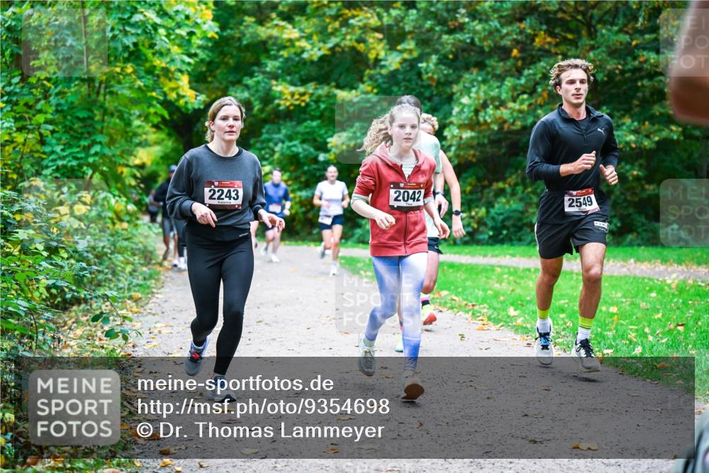 12.10.2025 - Bramfelder Halbmarathon 2025 Dr. Thomas Lammeyer http://msf.ph/oto/9354698 12.10.2025 10:51:09 Laufen 2243, 2042, 2549 meine-sportfotos.de