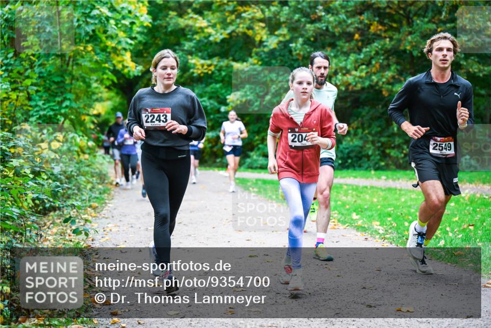 12.10.2025 - Bramfelder Halbmarathon 2025 Dr. Thomas Lammeyer http://msf.ph/oto/9354700 12.10.2025 10:51:09 Laufen 2243, 204, 2549 meine-sportfotos.de