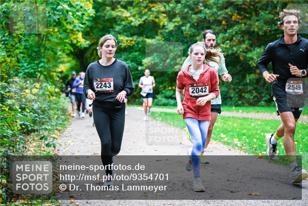12.10.2025 - Bramfelder Halbmarathon 2025 Dr. Thomas Lammeyer http://msf.ph/oto/9354701 12.10.2025 10:51:10 Laufen 2243, 2042, 2549 meine-sportfotos.de